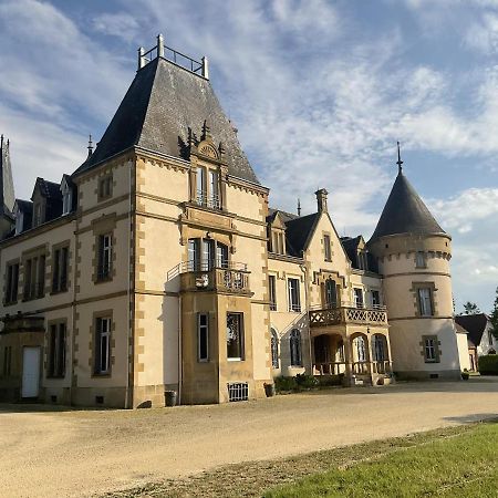 Chateau Tout Y Fault Loriges Kültér fotó