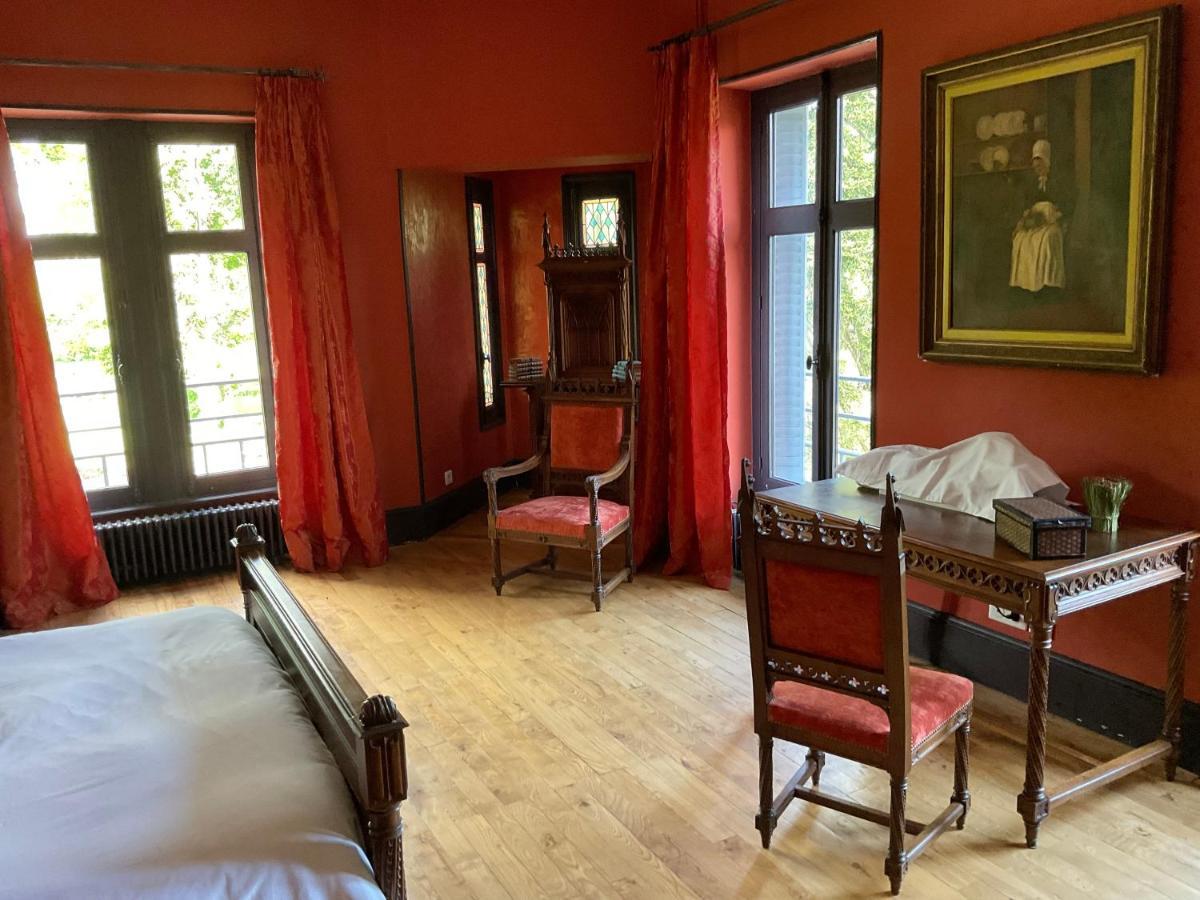 Chateau Tout Y Fault Loriges Kültér fotó