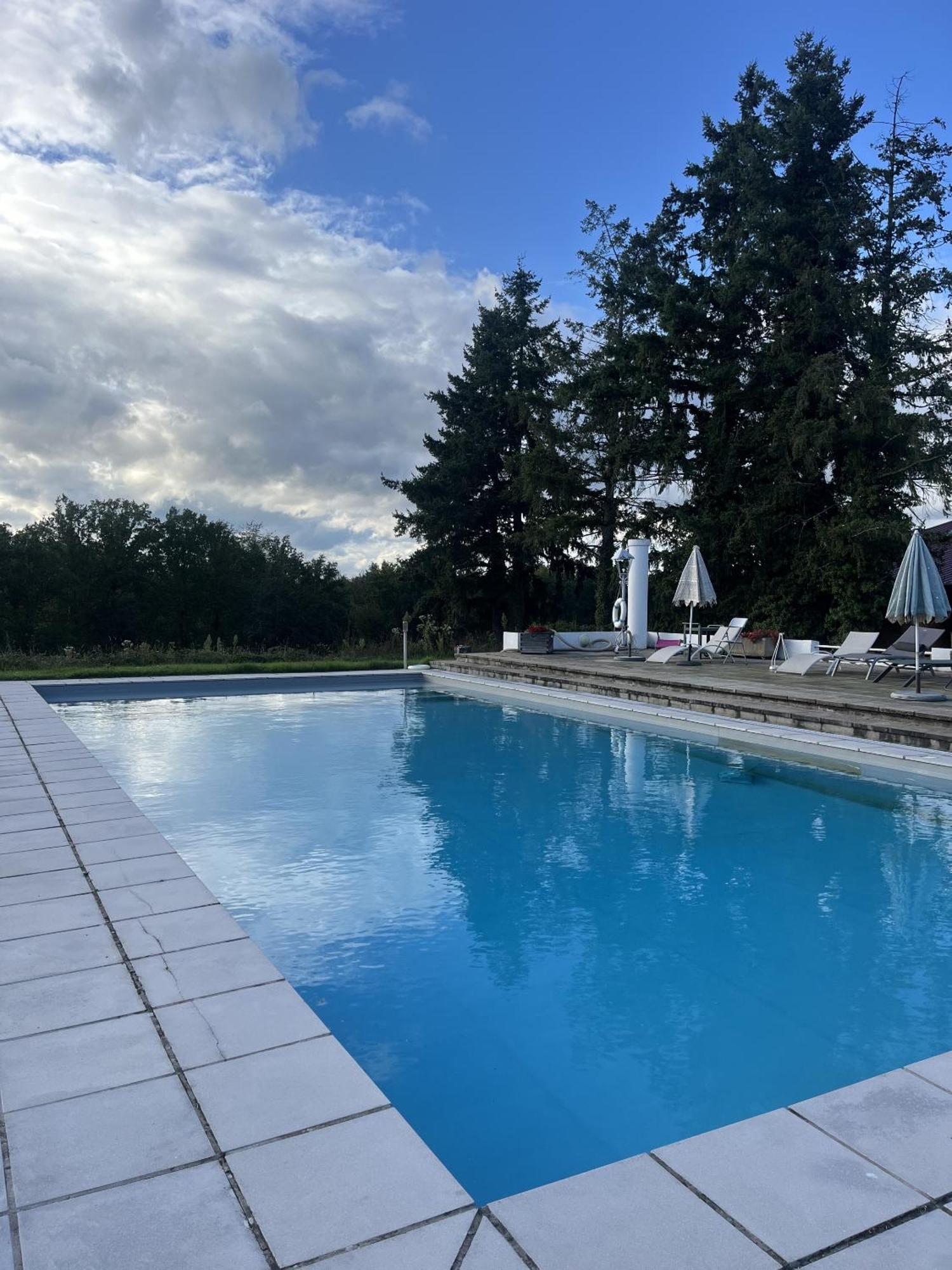 Chateau Tout Y Fault Loriges Kültér fotó