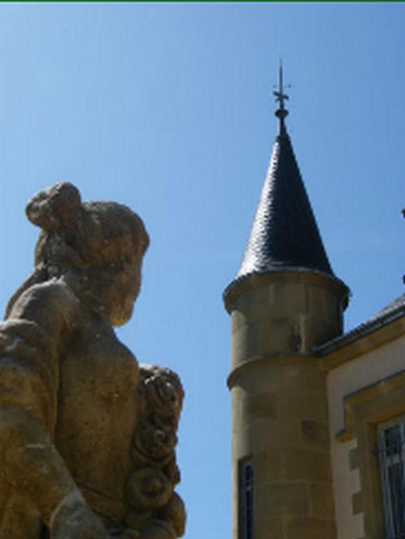 Chateau Tout Y Fault Loriges Kültér fotó