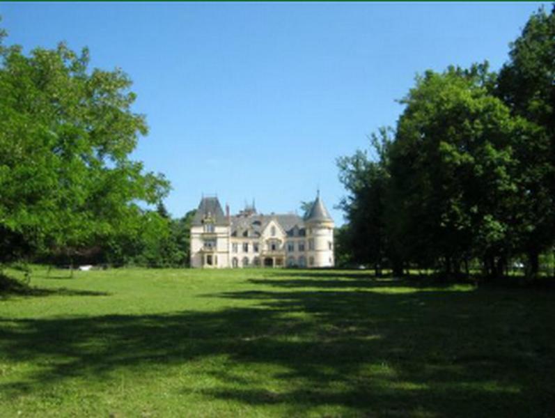 Chateau Tout Y Fault Loriges Kültér fotó