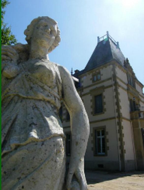 Chateau Tout Y Fault Loriges Kültér fotó